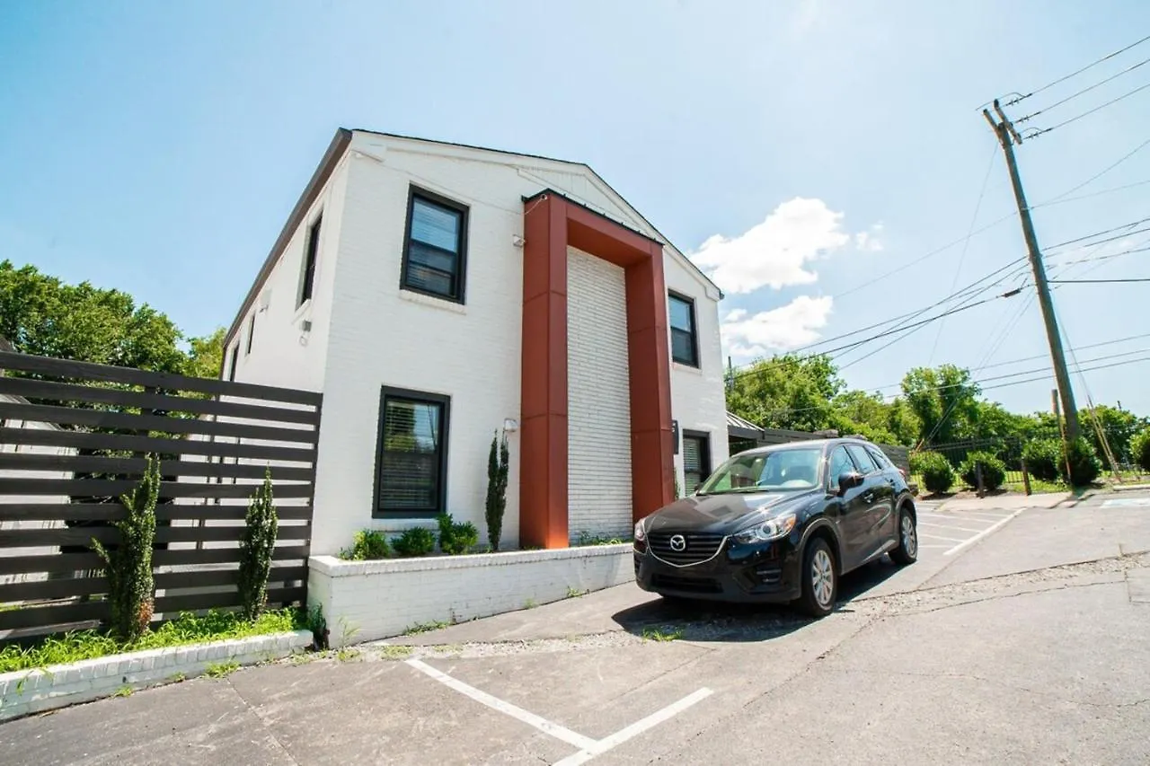 Special! 2 Queen Bedroom Condo Minutes To Broadway! Nashville Apartment
