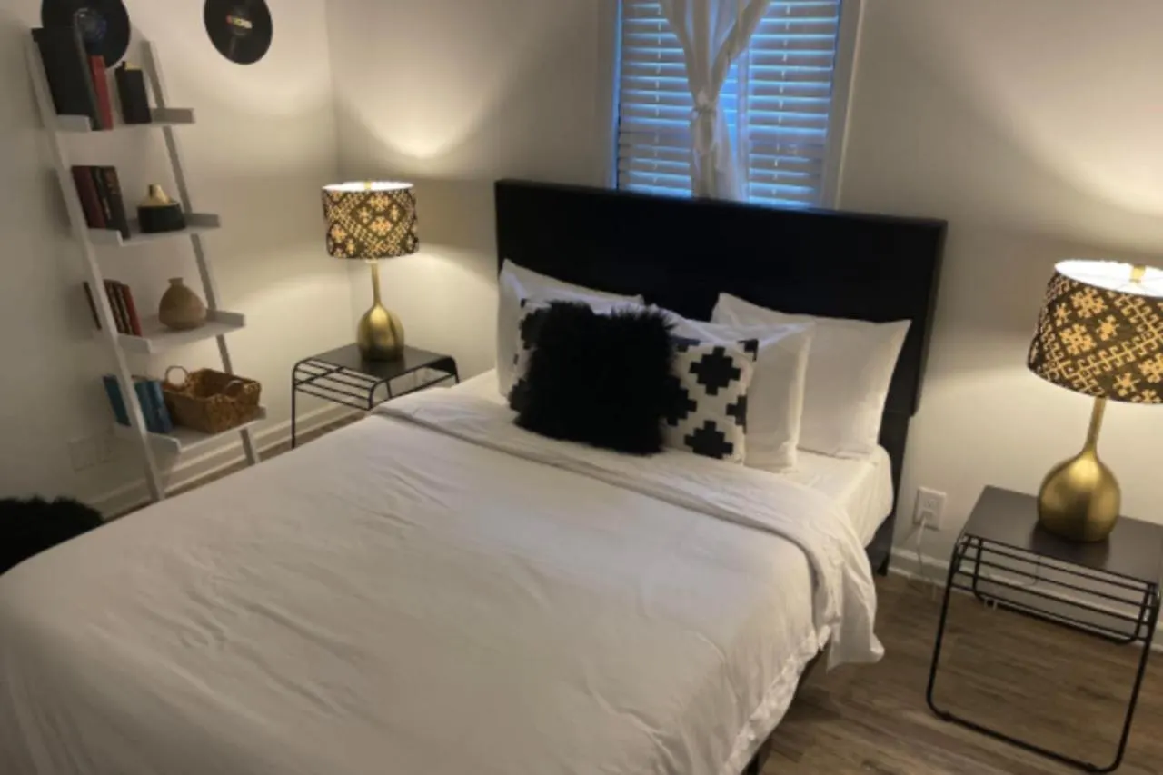 Special! 2 Queen Bedroom Condo Minutes To Broadway! Nashville Apartment